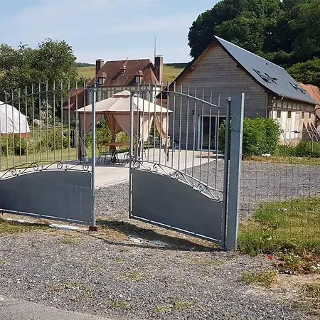 Les Ecuries Du Mesnil Aux Moines Holiday home Osmoy-Saint-Valery